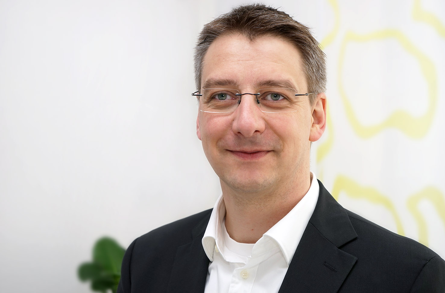 Image of Dr. Hubertus Becker